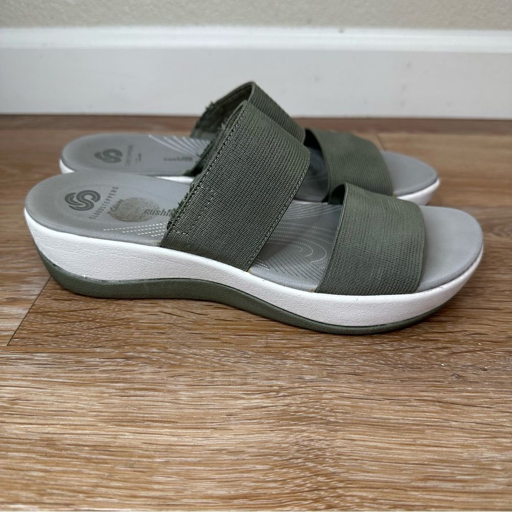 Clarks Women’s Gray Slip On Sandals - Picture 2 of 12